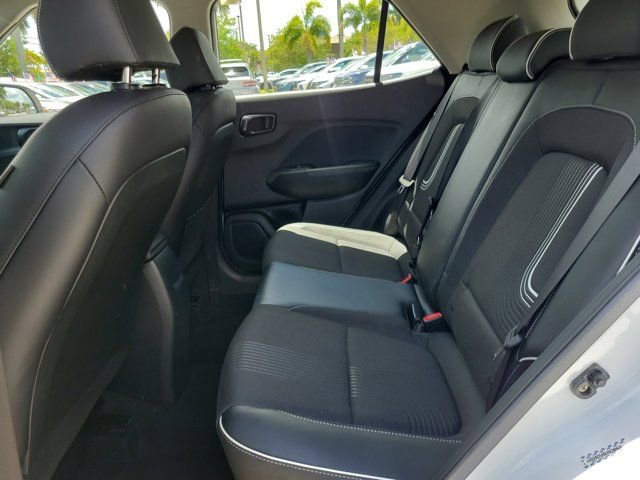 Certified 2023 Hyundai Venue Limited FWD image 7