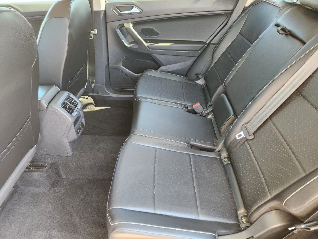Used 2021 Volkswagen Tiguan SE AWD/4WD image 18