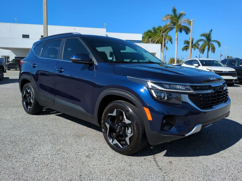Used 2024 Kia Seltos EX image 3
