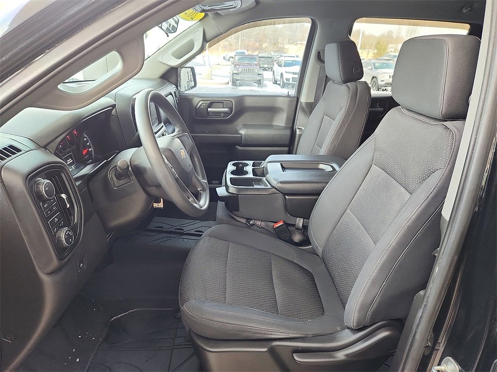 Used 2020 Chevrolet Silverado 1500 Custom w/ Custom Value Package image 15