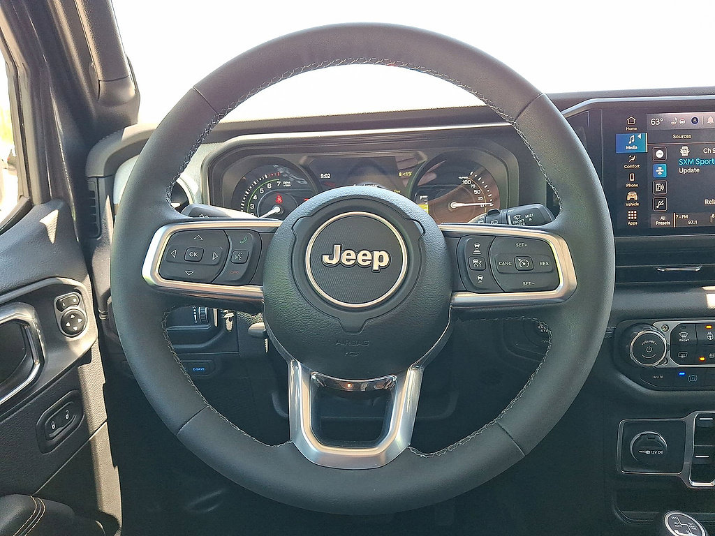 Used 2025 Jeep Wrangler Unlimited Sahara w/ Safety Group AWD/4WD image 16
