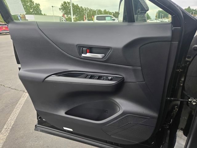 Certified 2021 Toyota Venza LE w/ Carpet Mat Package (TMS) image 21