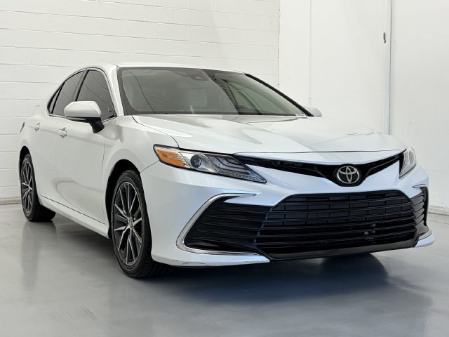 Used 2021 Toyota Camry XLE FWD image 2