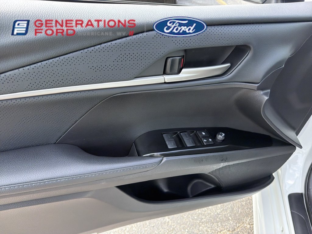 Used 2025 Toyota Camry XSE FWD image 16