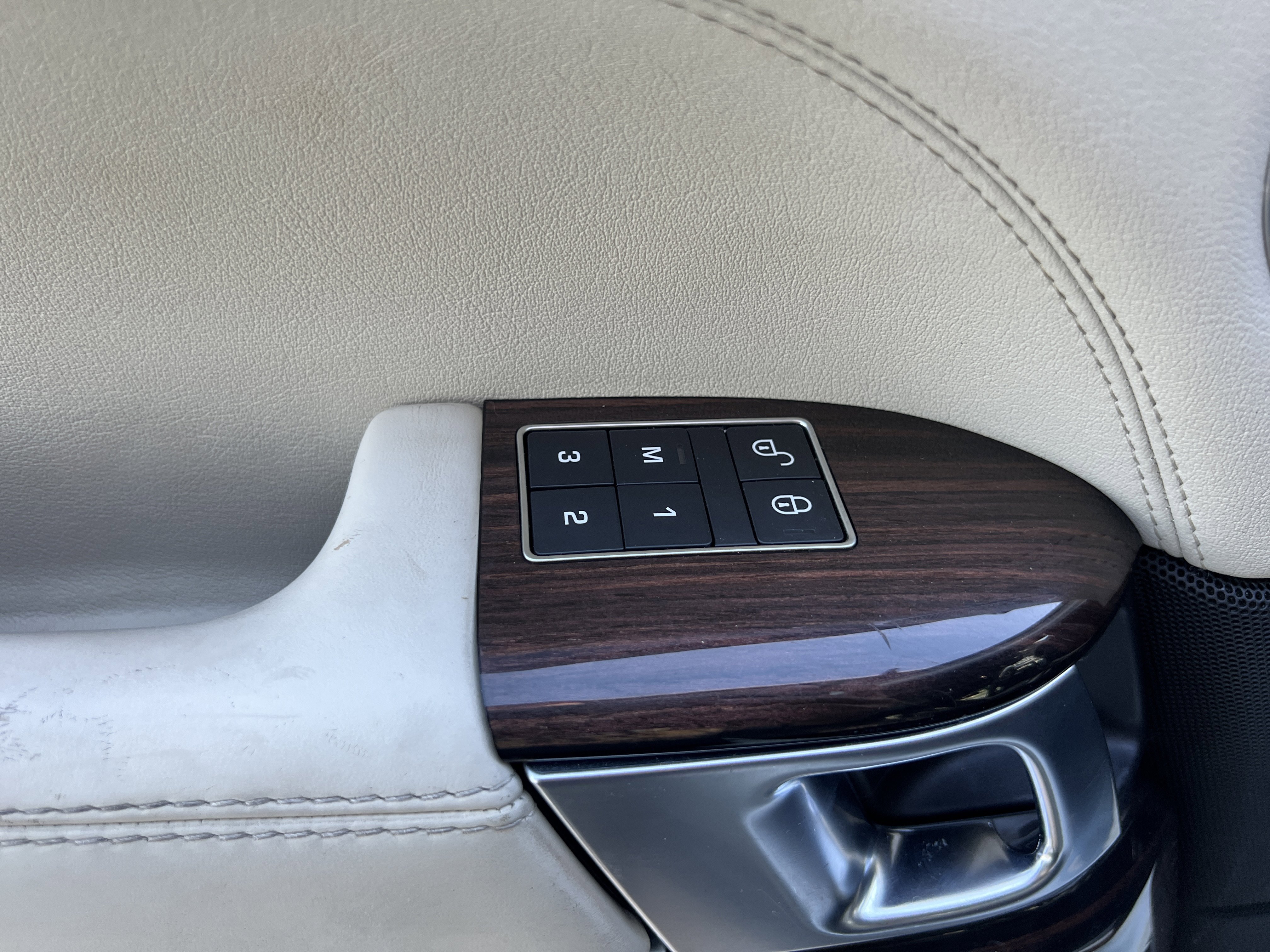 Used 2017 Land Rover Range Rover Supercharged image 14