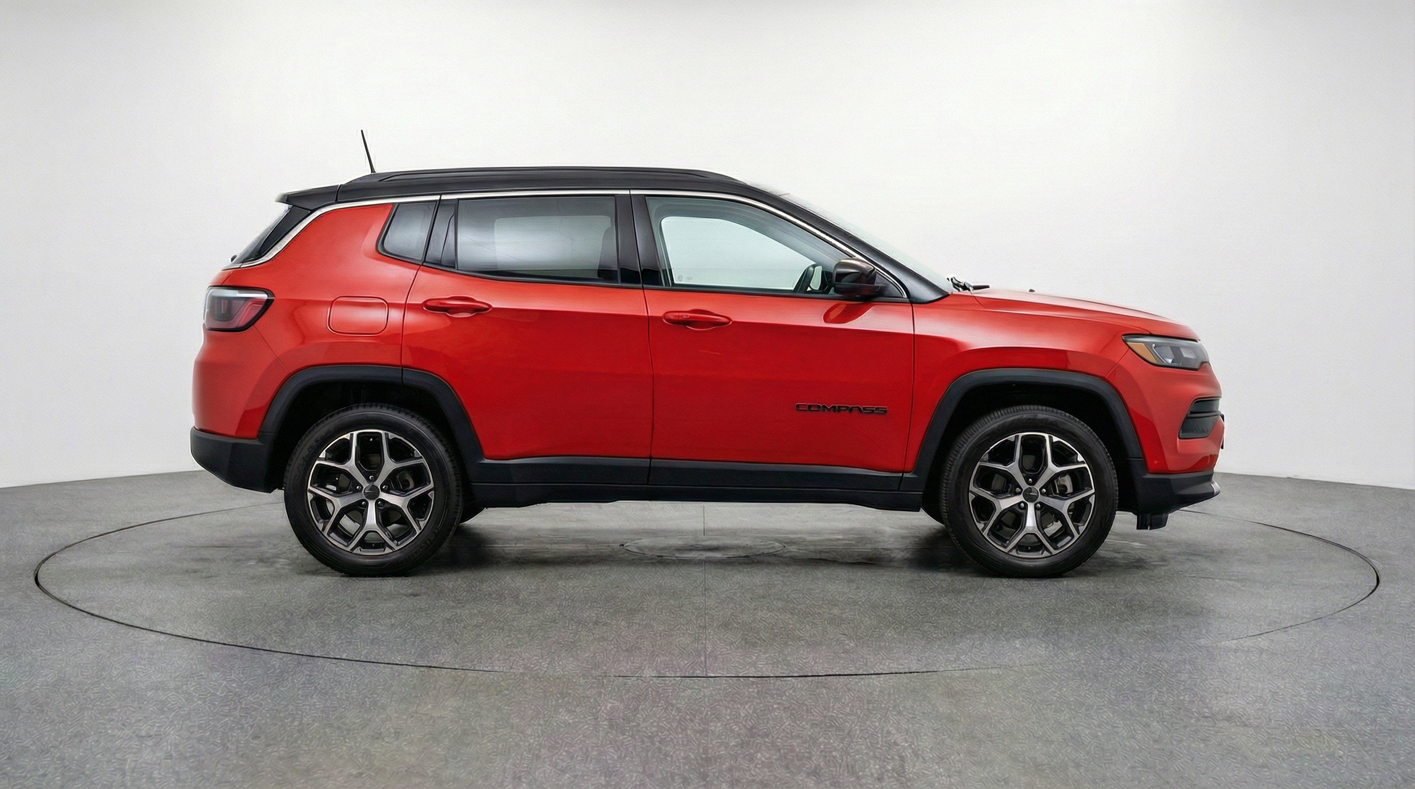 Used 2025 Jeep Compass Limited image 11