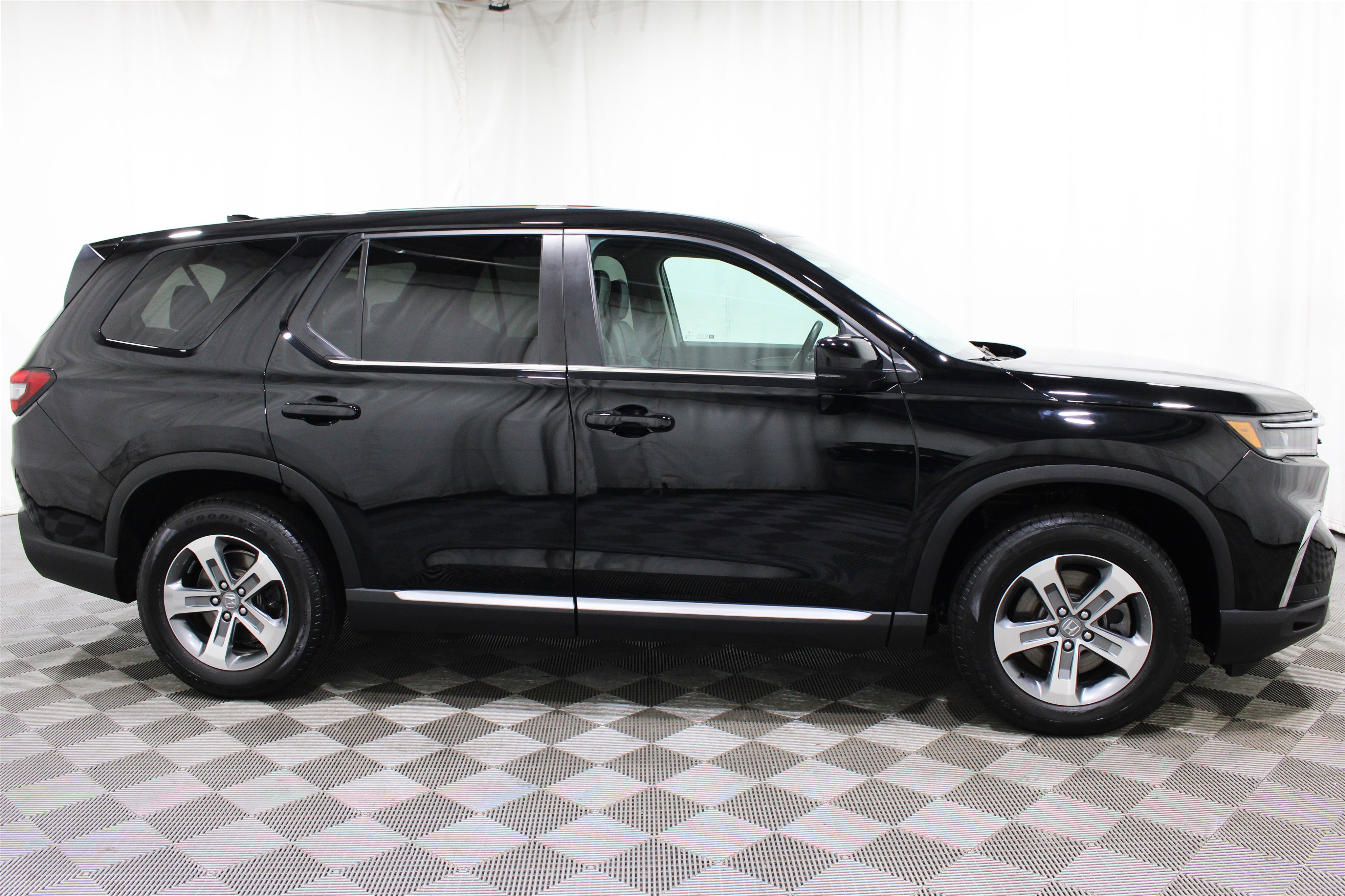Used 2025 Honda Pilot EX-L image 31