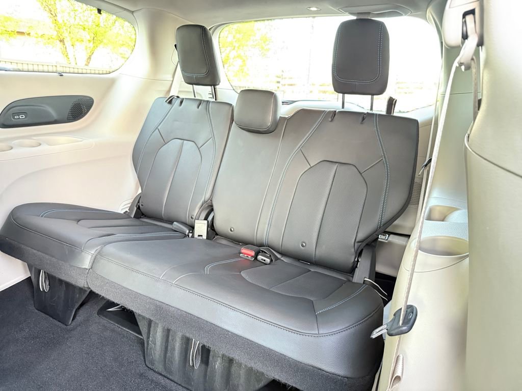 Used 2021 Chrysler Pacifica Touring-L w/ Premium & Safety Sphere Group image 26