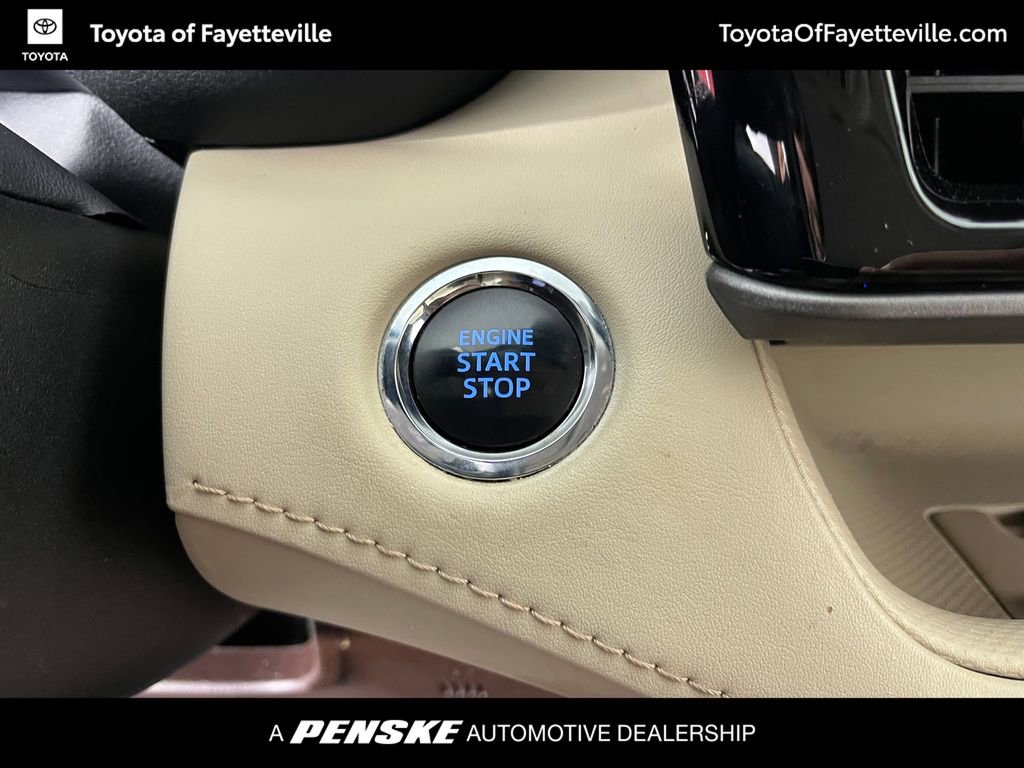 Used 2022 Toyota Highlander XLE FWD image 38