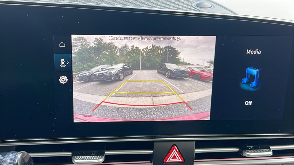 Used 2024 Hyundai Elantra SEL FWD image 16