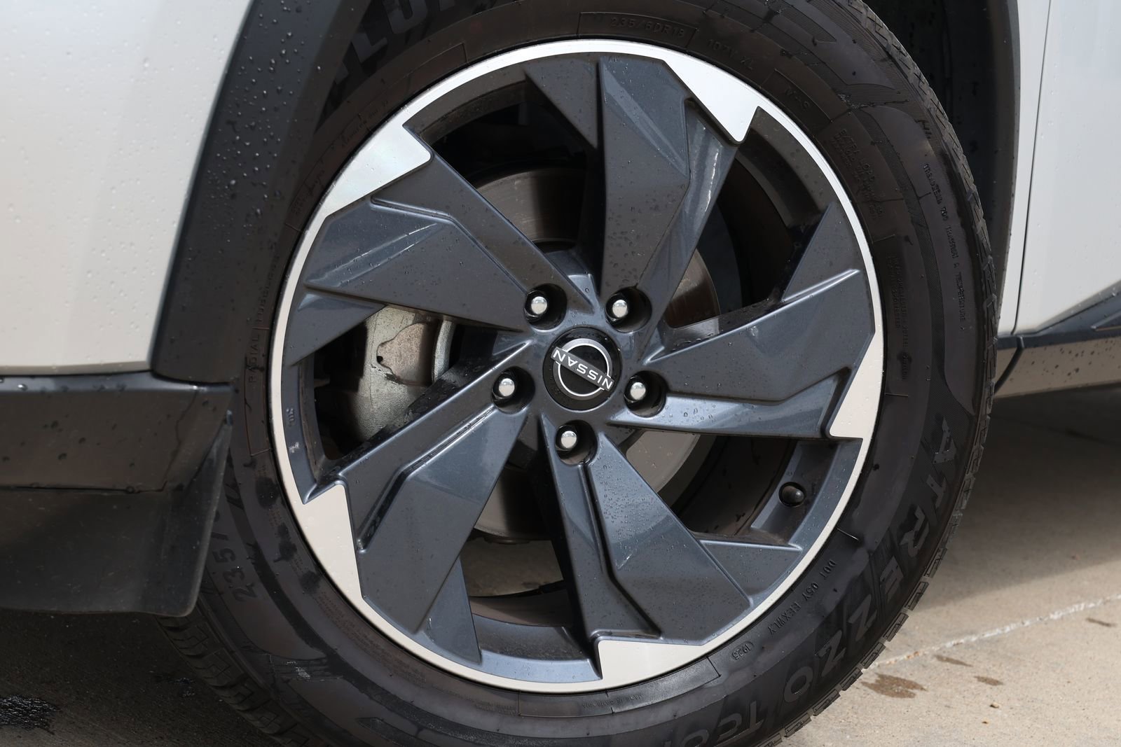 Used 2024 Nissan Rogue SV image 12