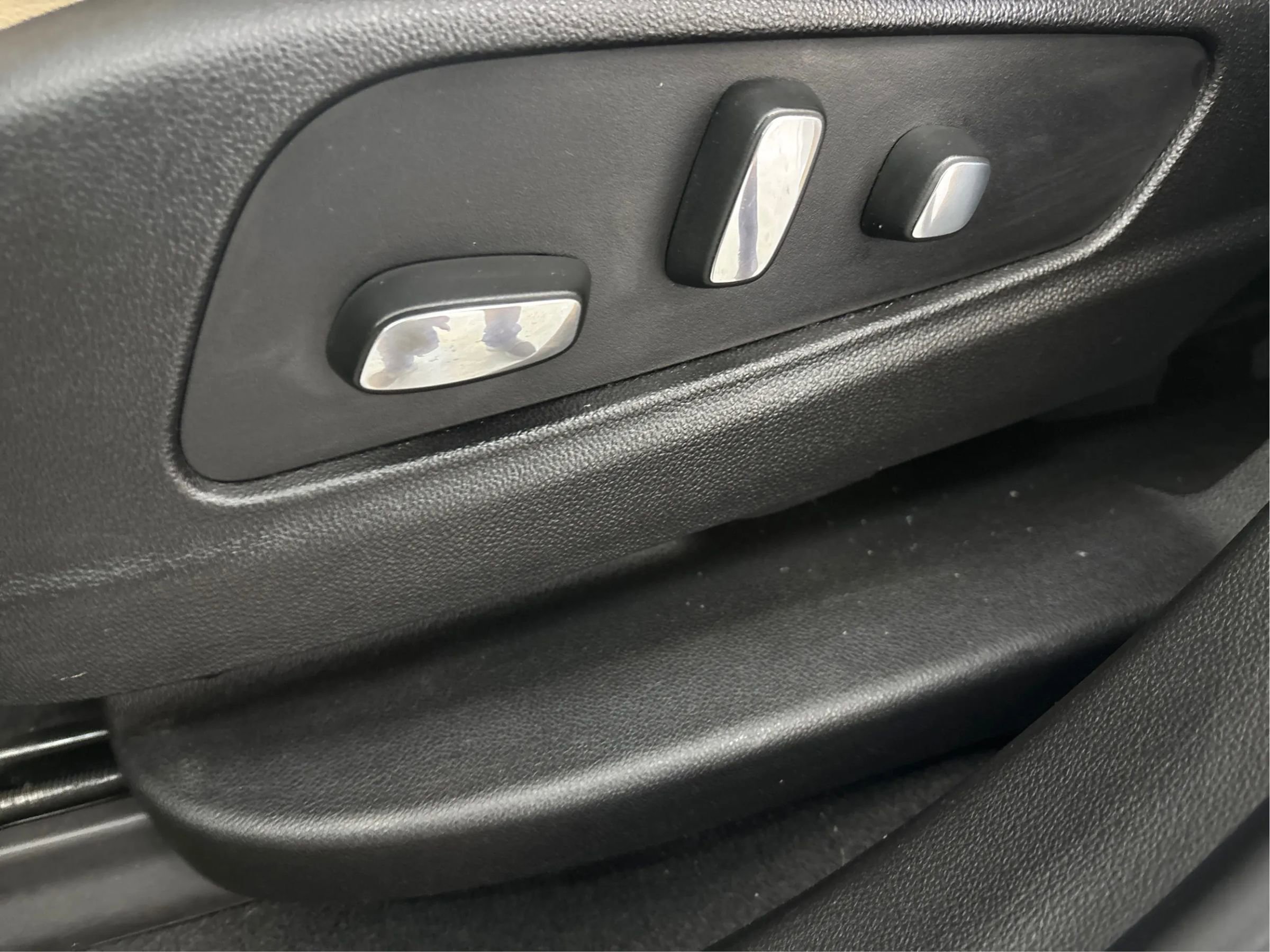 Used 2018 Cadillac XT5 Luxury w/ Driver Awareness Package image 25