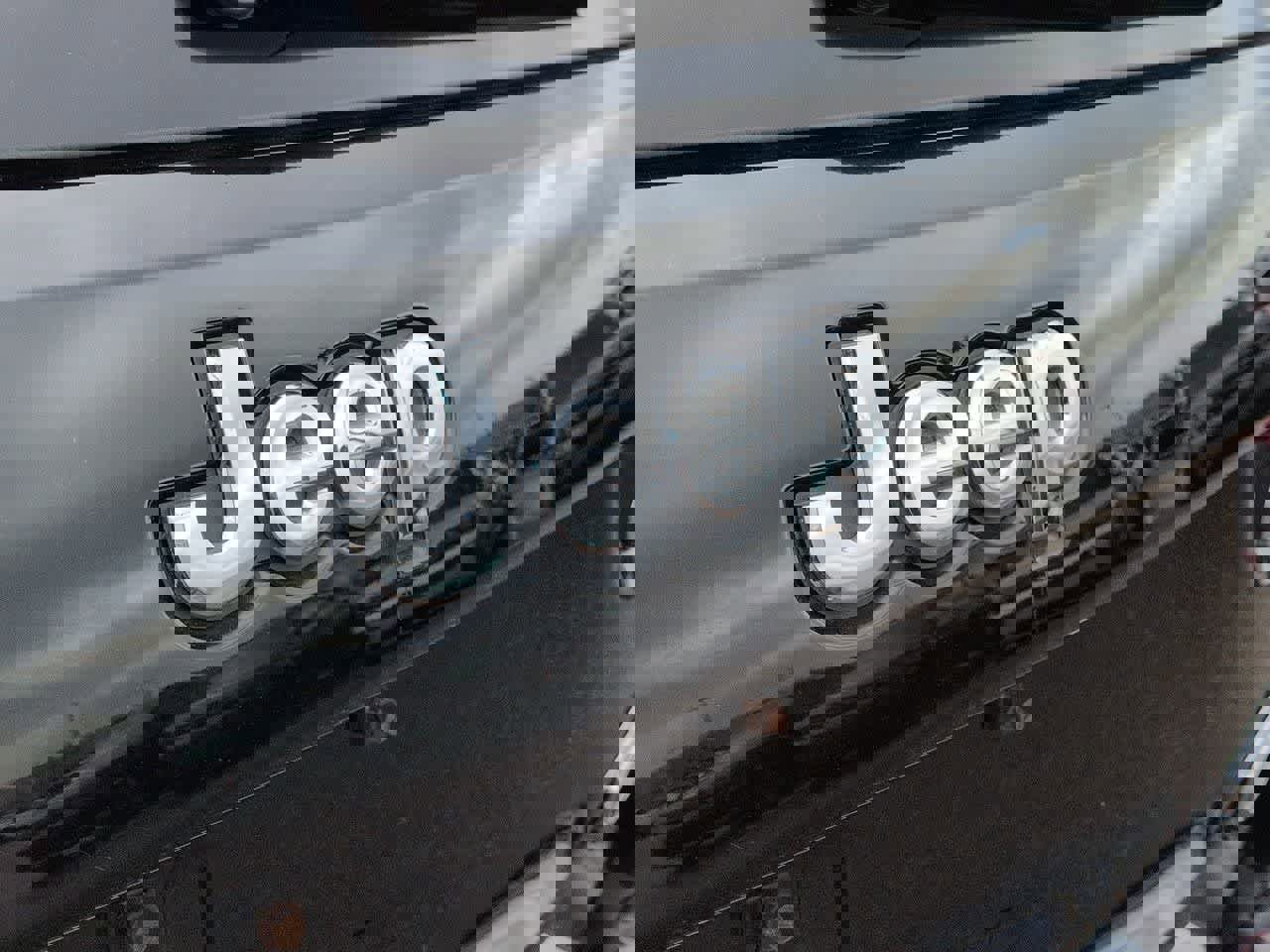 Used 2018 Jeep Grand Cherokee Summit image 11