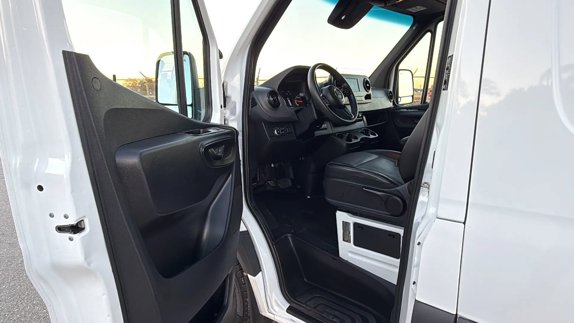 Used 2023 Mercedes-Benz Sprinter 4500 image 15