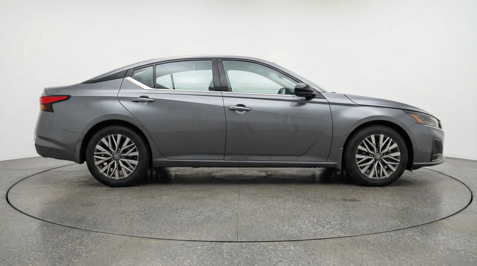 Used 2025 Nissan Altima 2.5 SV image 11