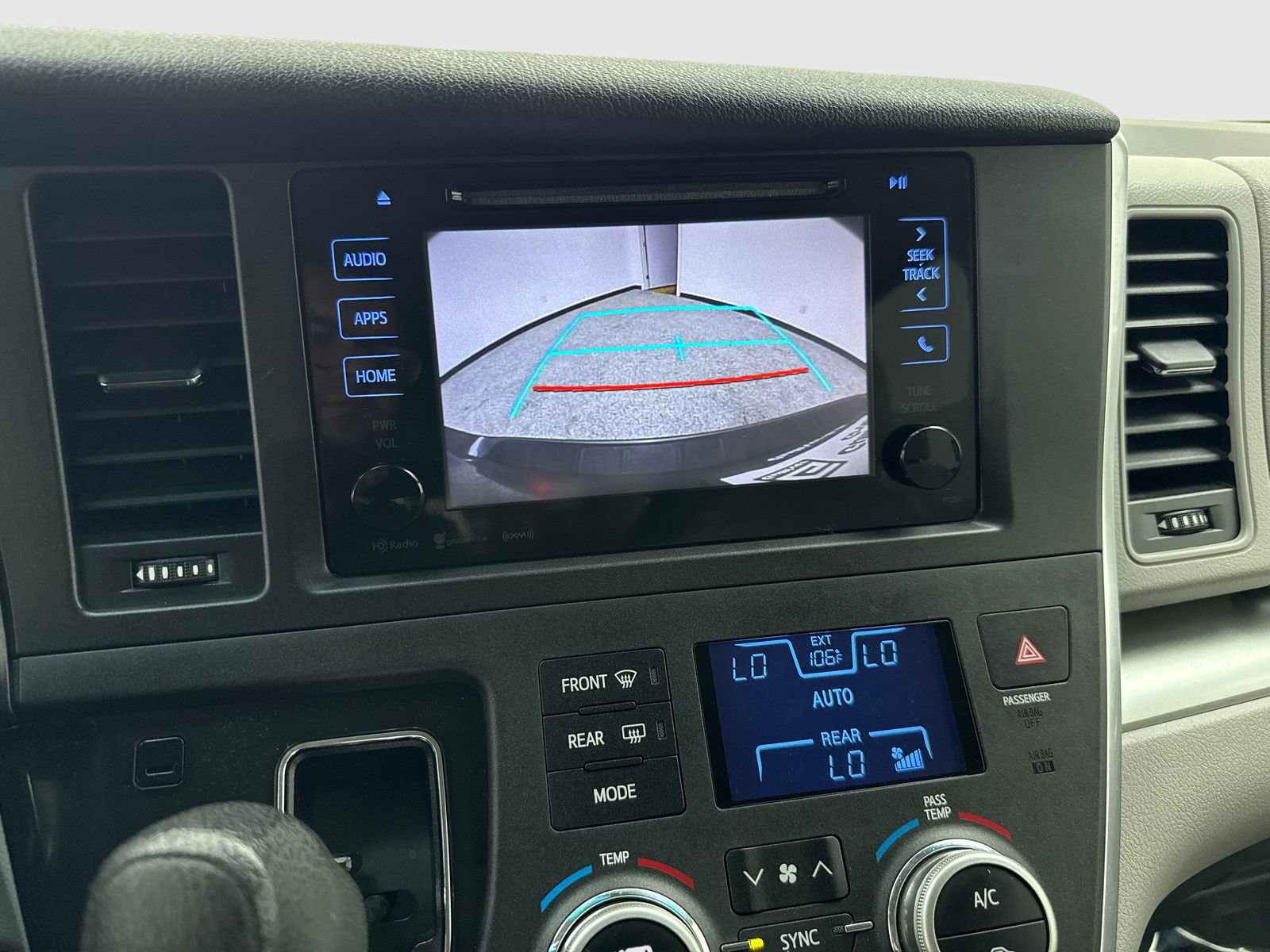 Used 2017 Toyota Sienna LE FWD image 27