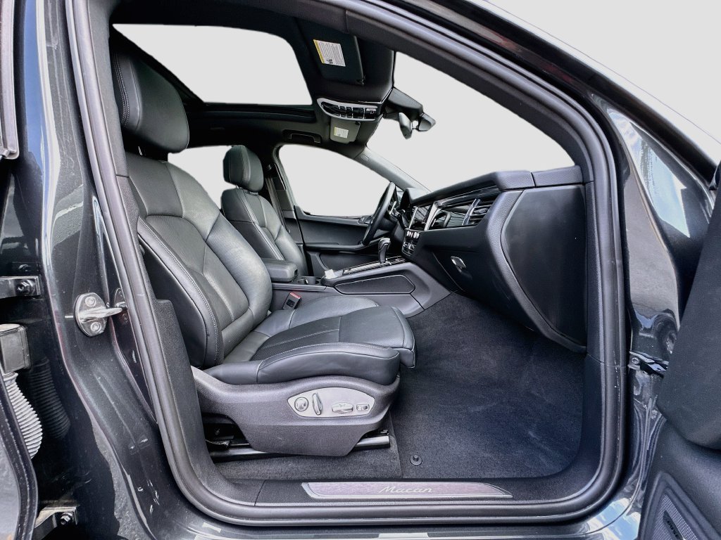 Certified 2024 Porsche Macan w/ Premium Plus Package AWD/4WD image 29