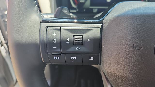 Used 2025 Nissan Rogue SL AWD/4WD image 17