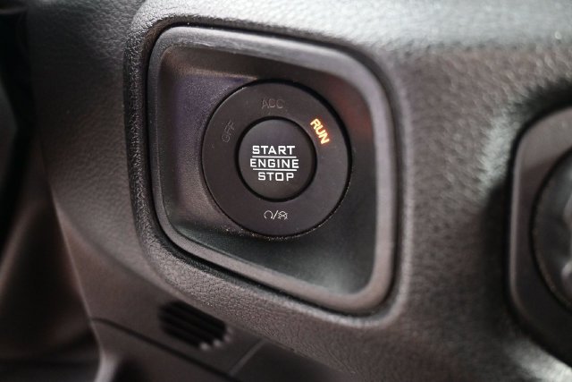 Used 2025 Jeep Gladiator Sport AWD/4WD image 26