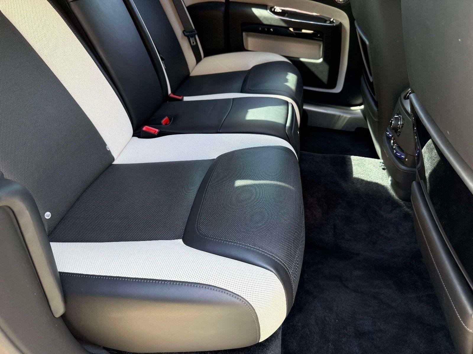 Used 2020 Rolls-Royce Ghost RWD image 33