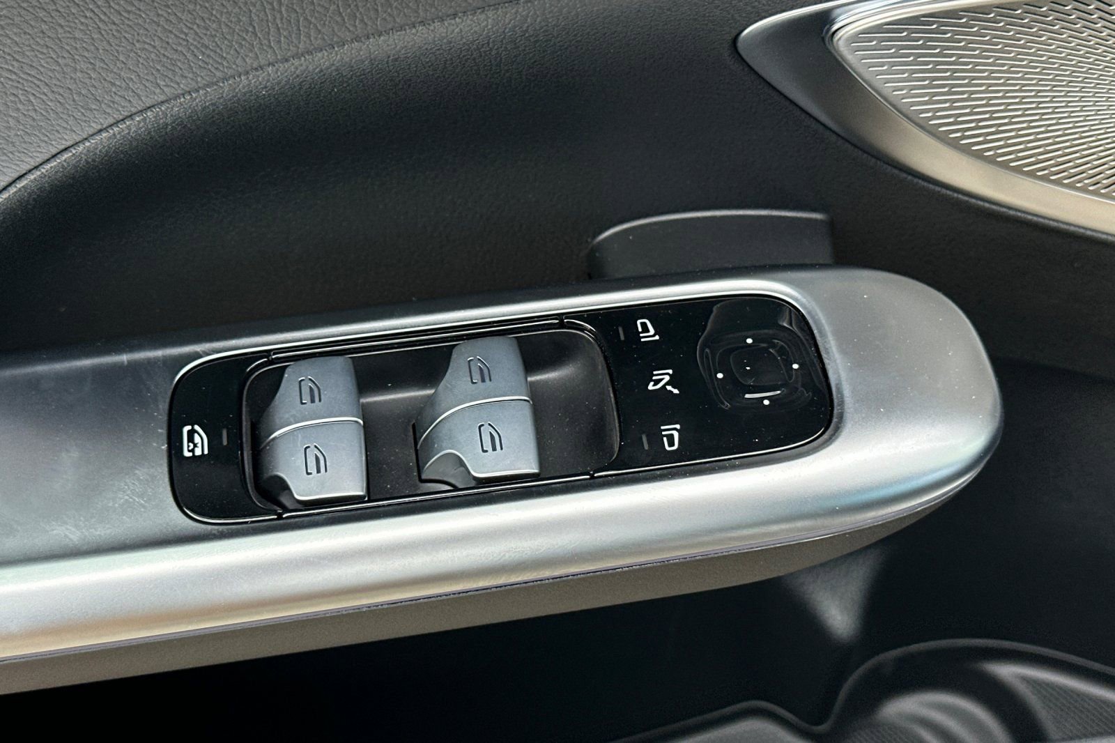 New 2025 Mercedes-Benz C 300 Sedan image 24