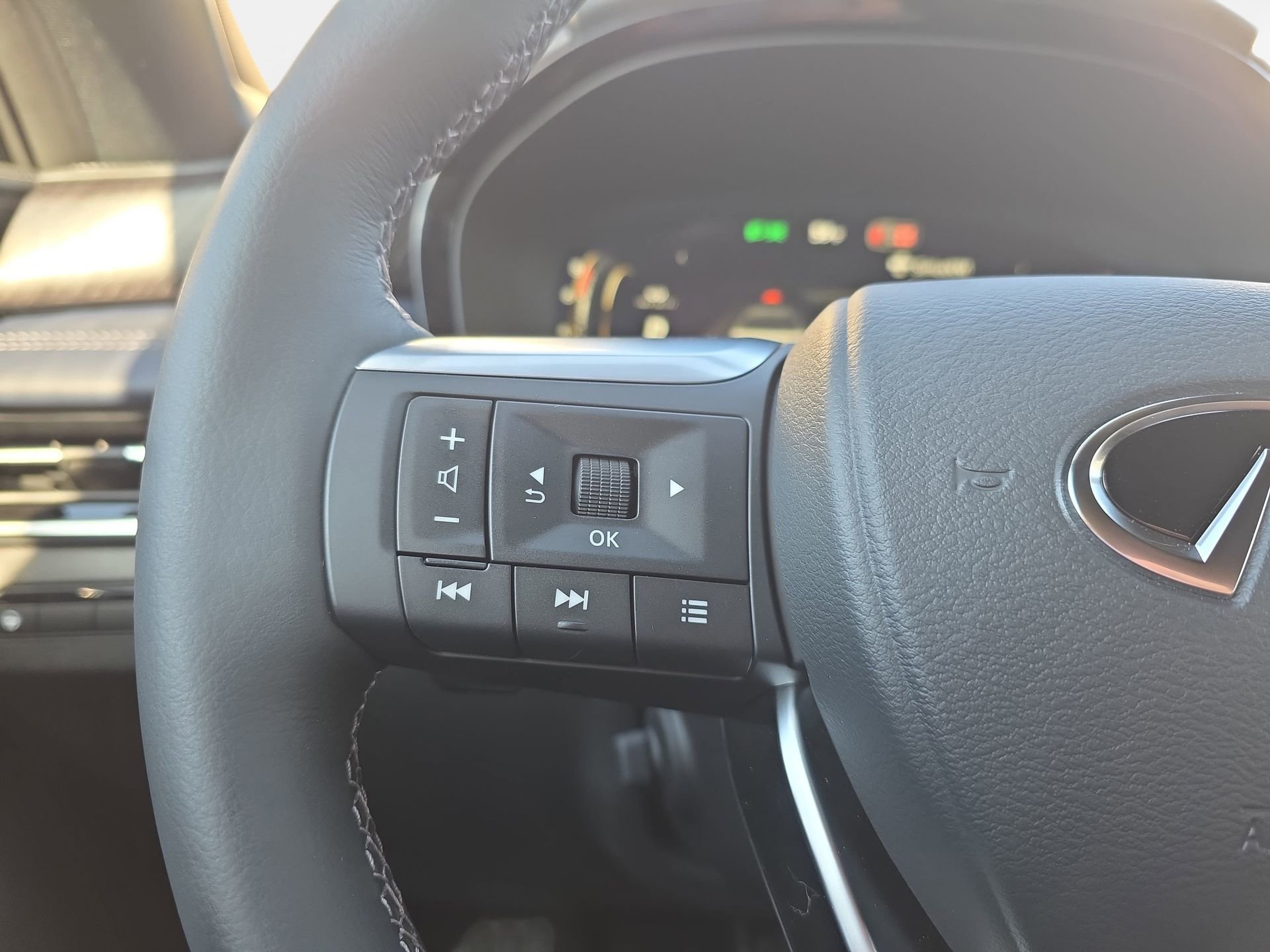 New 2026 INFINITI QX60 Sport w/ Dark Cargo Package AWD/4WD image 17