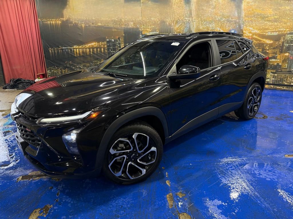 Used 2024 Chevrolet Trax RS w/ Sunroof Package image 2