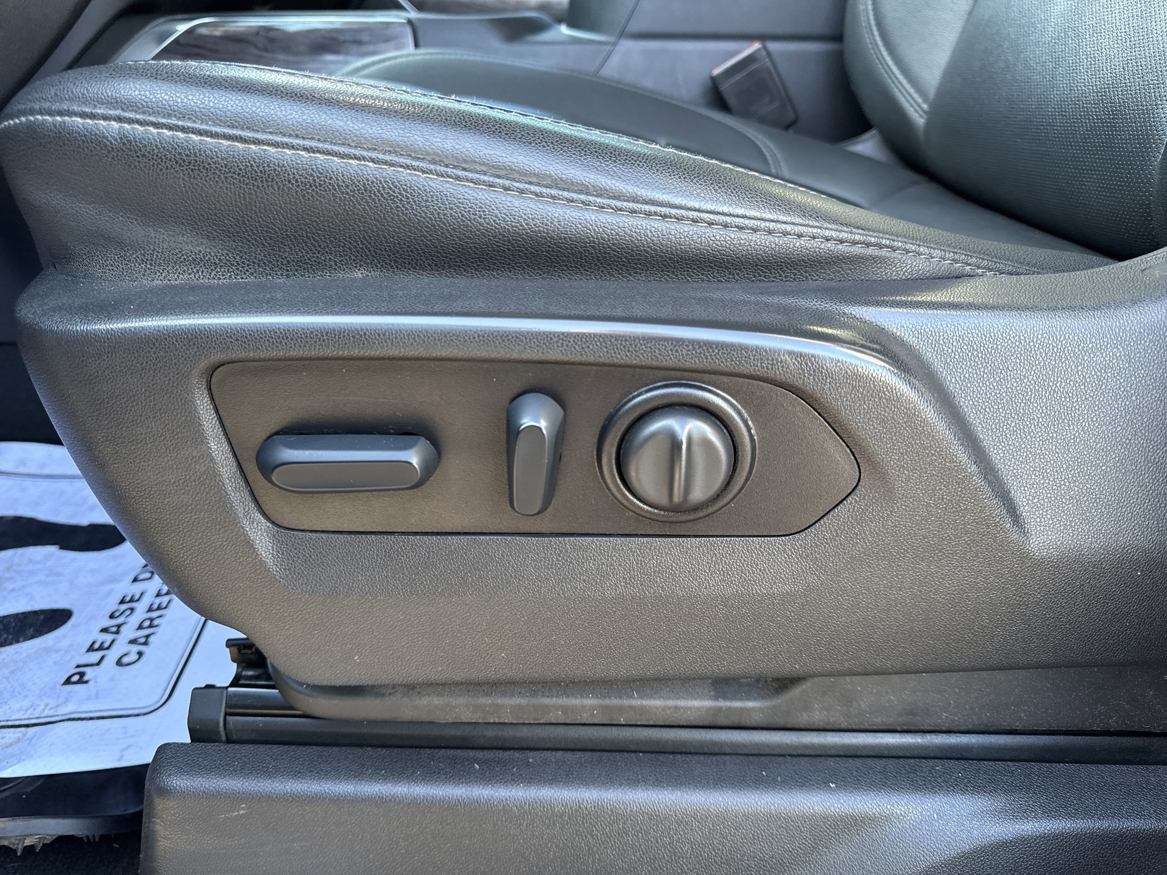 Used 2022 Chevrolet Silverado 2500 LTZ w/ LTZ Plus Package image 13