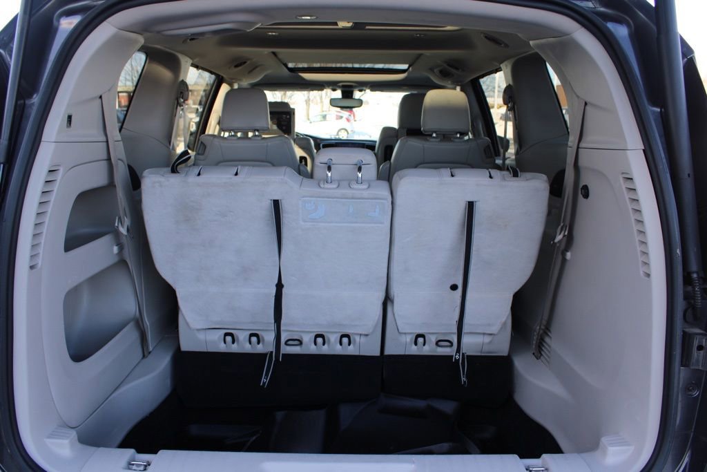 Used 2018 Chrysler Pacifica Touring-L Plus w/ Tire & Wheel Group image 10