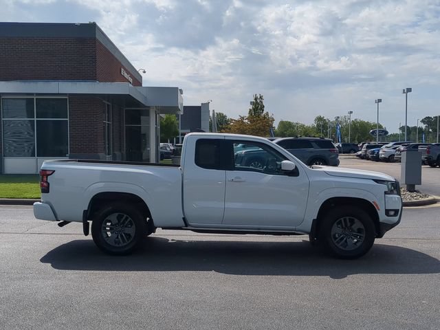 Used 2025 Nissan Frontier SV w/ SV Convenience Package AWD/4WD image 2