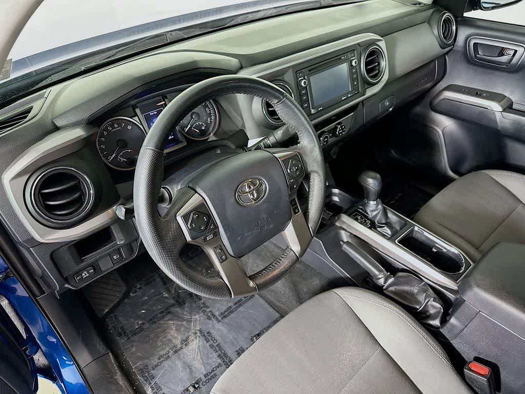 Used 2018 Toyota Tacoma SR5 RWD image 2