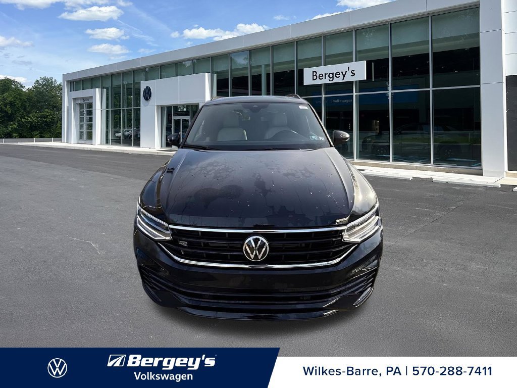 Used 2024 Volkswagen Tiguan SE R-Line AWD/4WD image 2