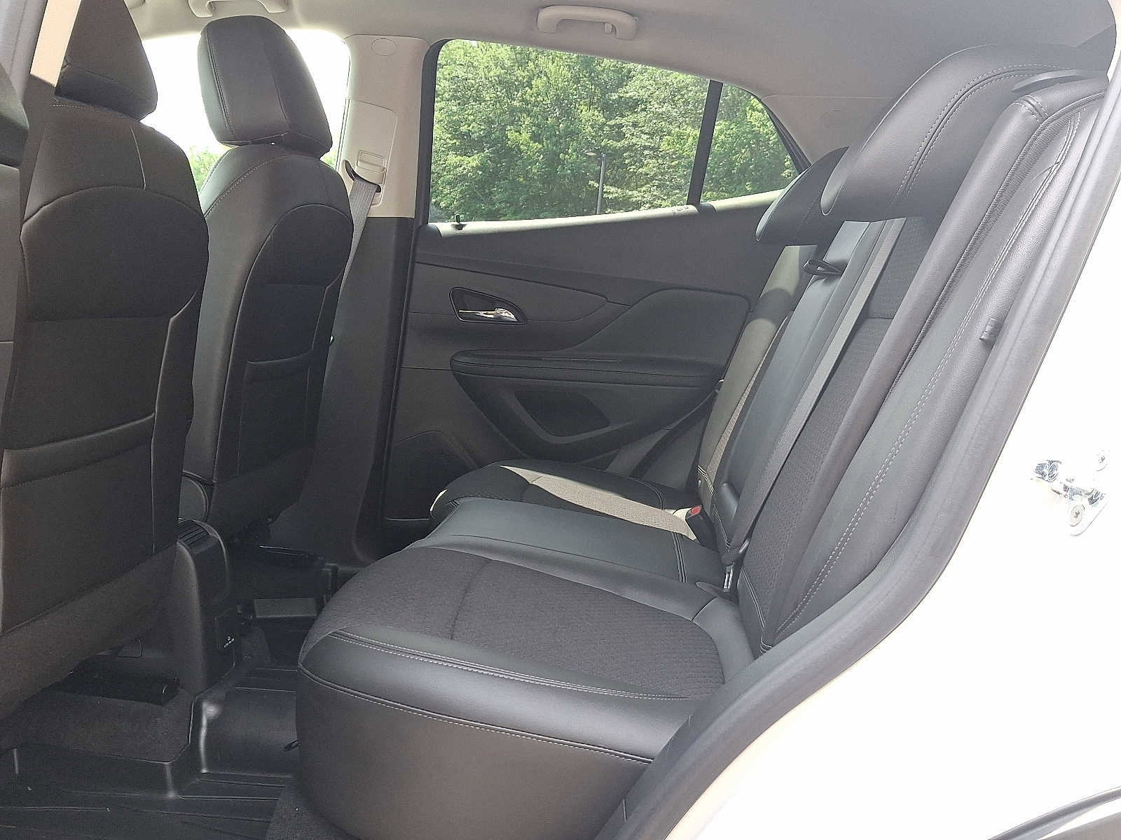 Used 2022 Buick Encore Preferred w/ Safety Package image 12