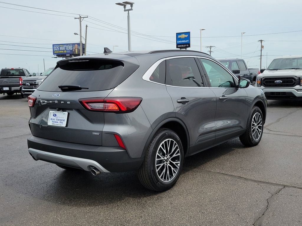Certified 2025 Ford Escape SE FWD image 4