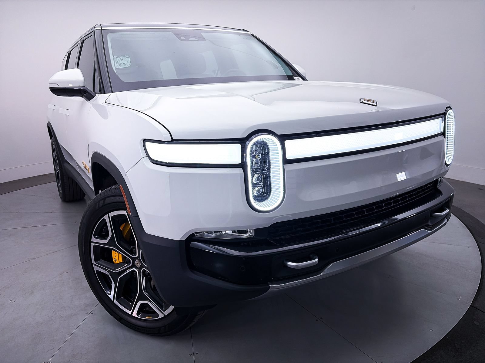 Used 2024 Rivian R1S Adventure AWD/4WD image 9