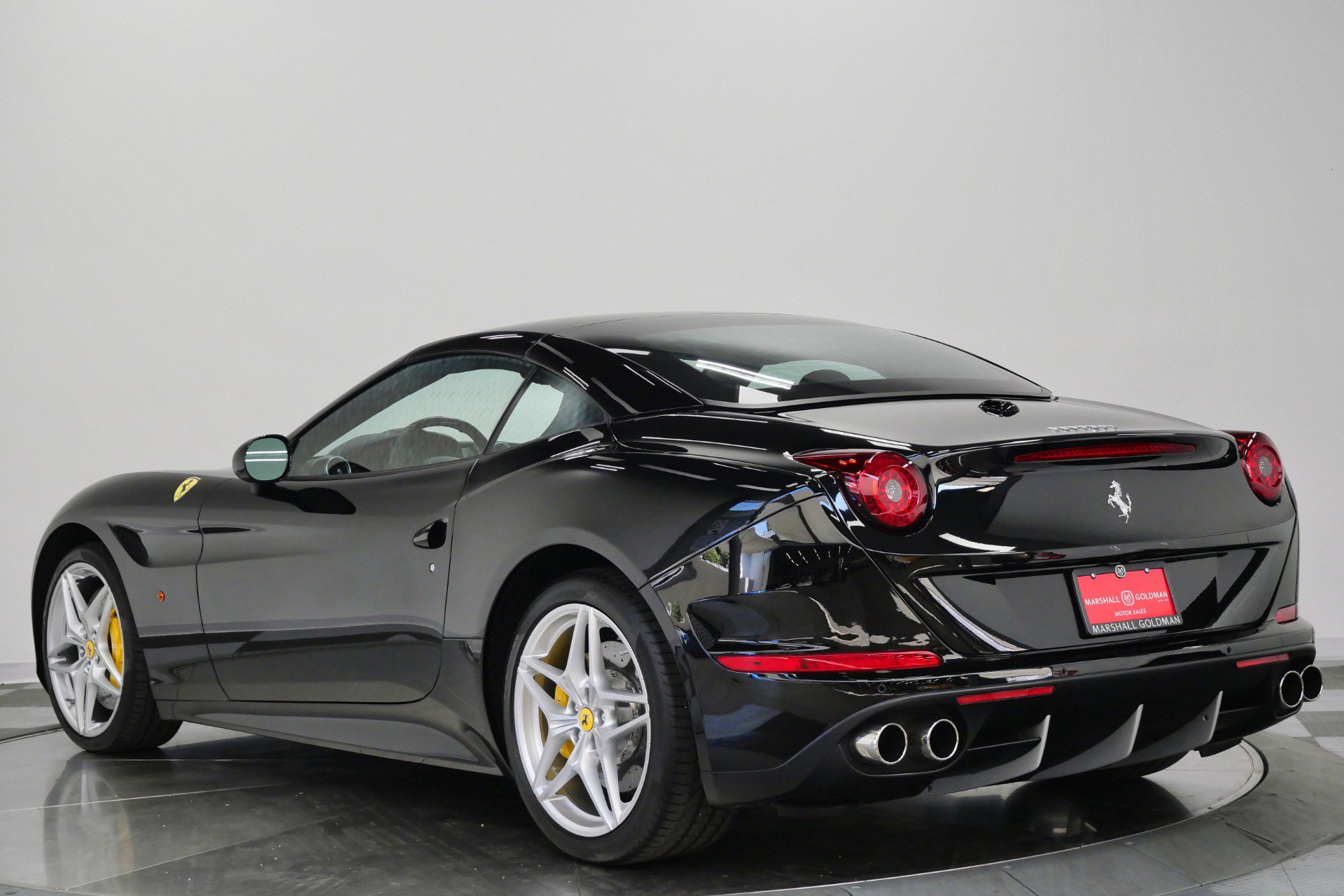 Used 2015 Ferrari California T RWD image 7