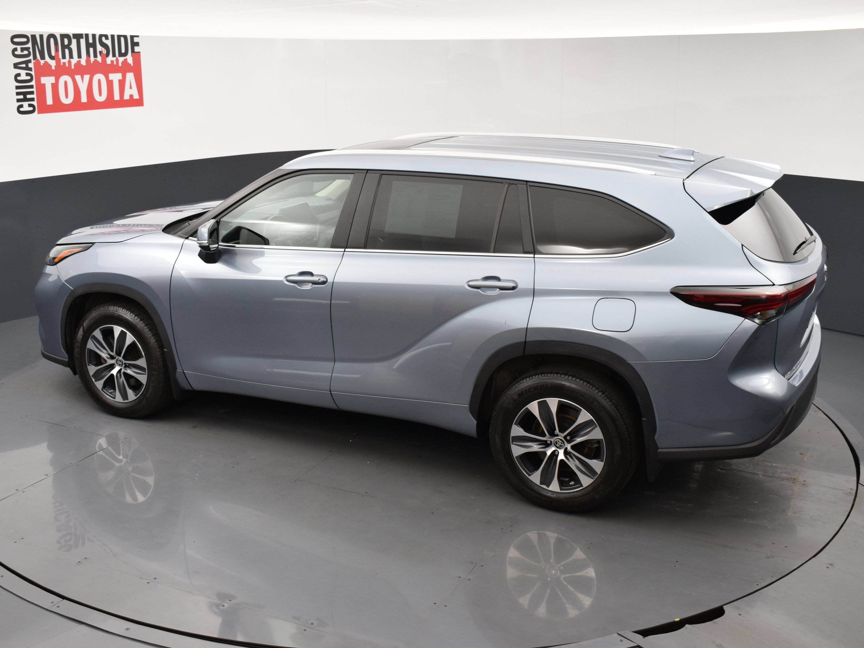 Used 2024 Toyota Highlander XLE AWD/4WD image 23