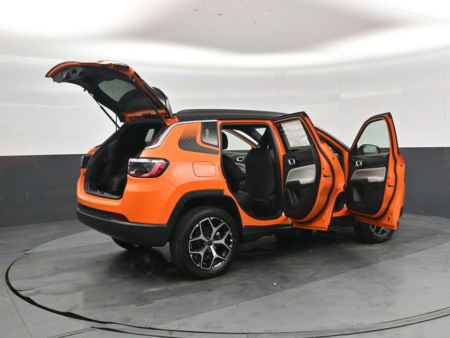 New 2026 Jeep Compass Limited w/ Mopar Graphics Package AWD/4WD image 46