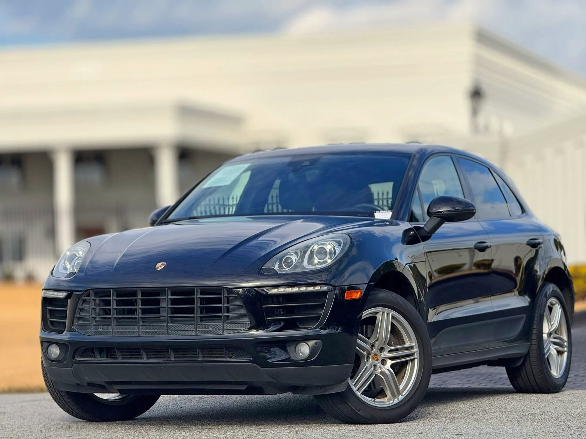 Used 2017 Porsche Macan AWD/4WD image 2