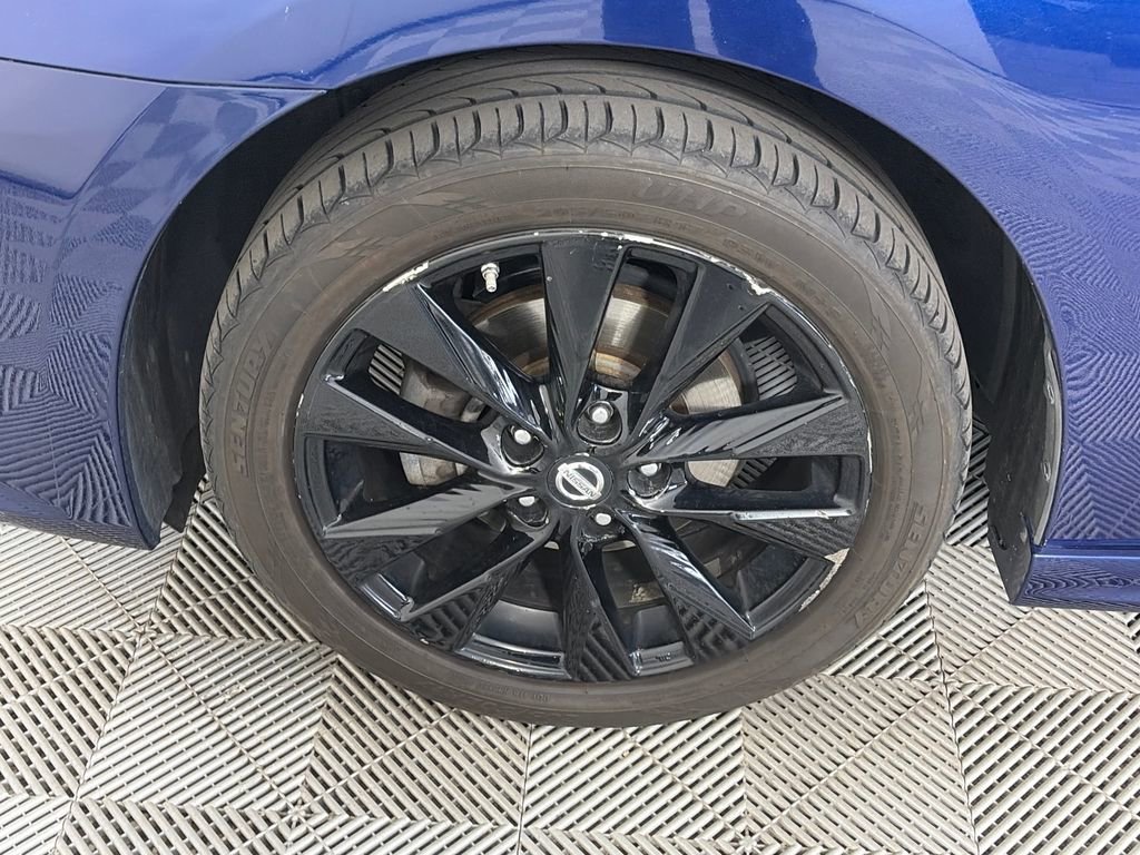 Used 2016 Nissan Sentra SR w/ Driver's Assist Package image 8