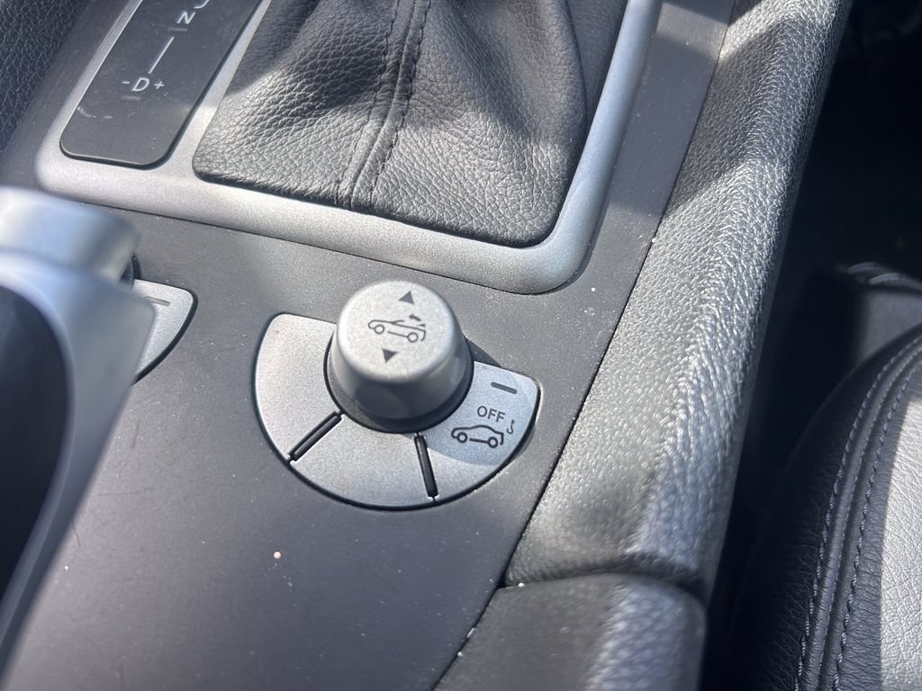 Used 2011 Mercedes-Benz SLK 300 image 25