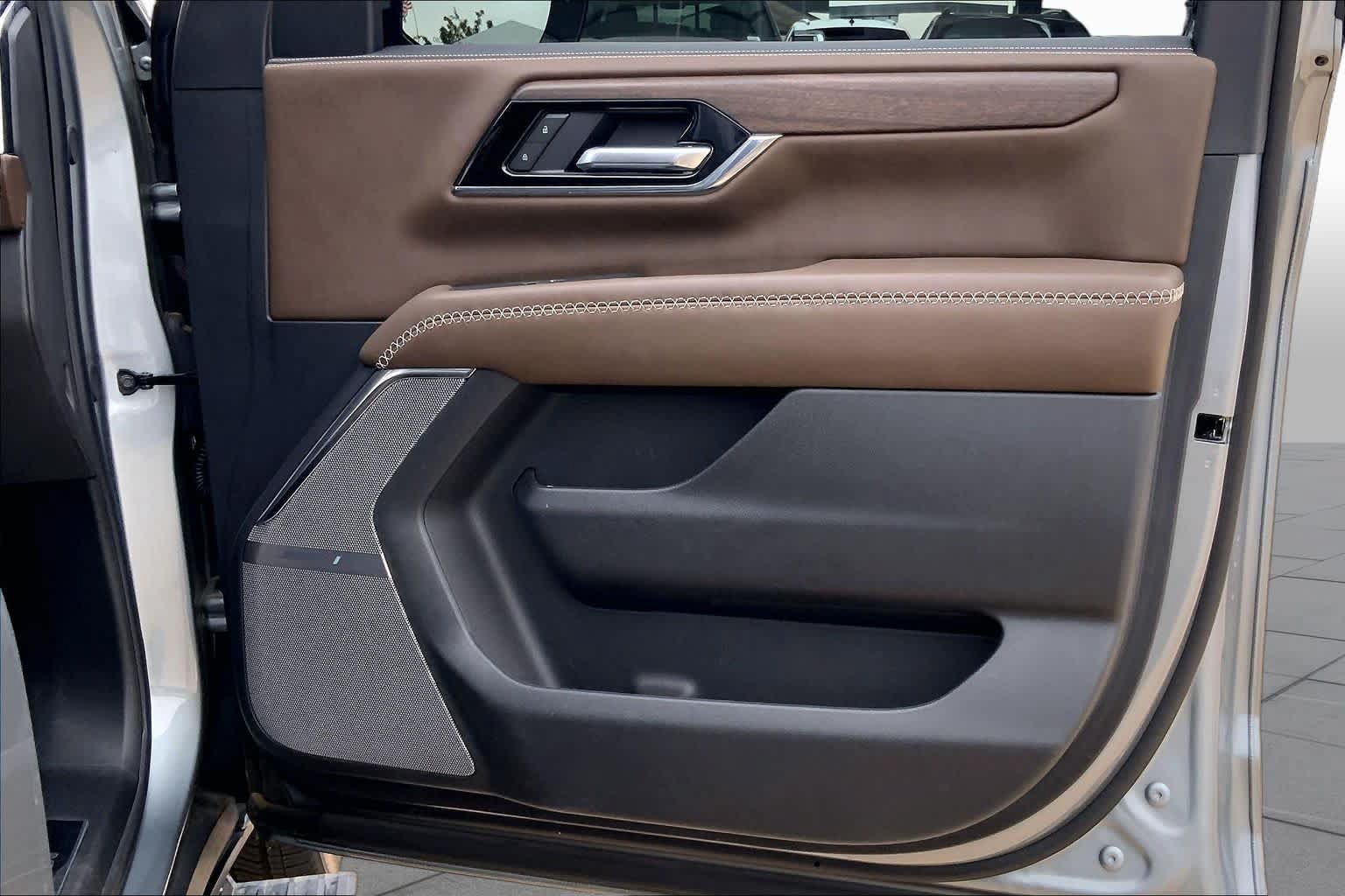 Certified 2025 GMC Yukon Denali Ultimate AWD/4WD image 22