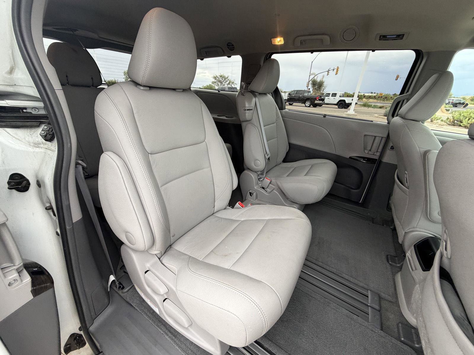 Used 2017 Toyota Sienna XLE w/ XLE Navigation Package FWD image 20