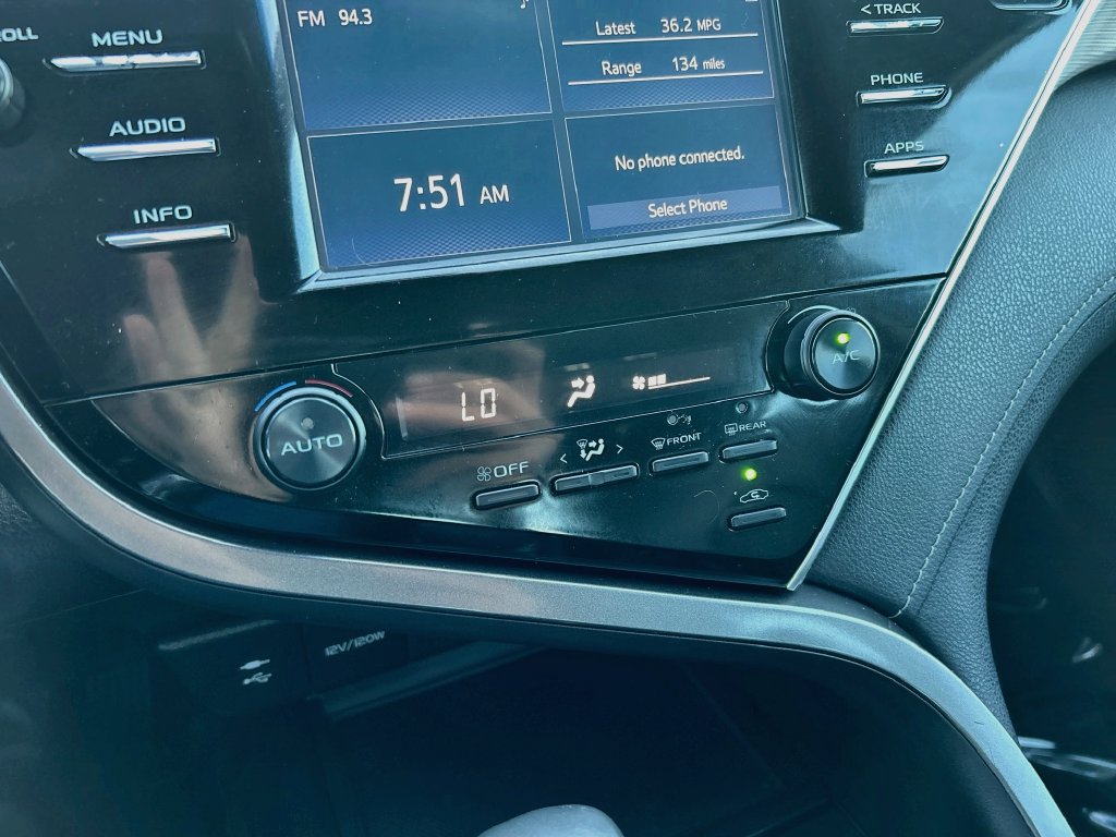 Used 2018 Toyota Camry SE FWD image 15