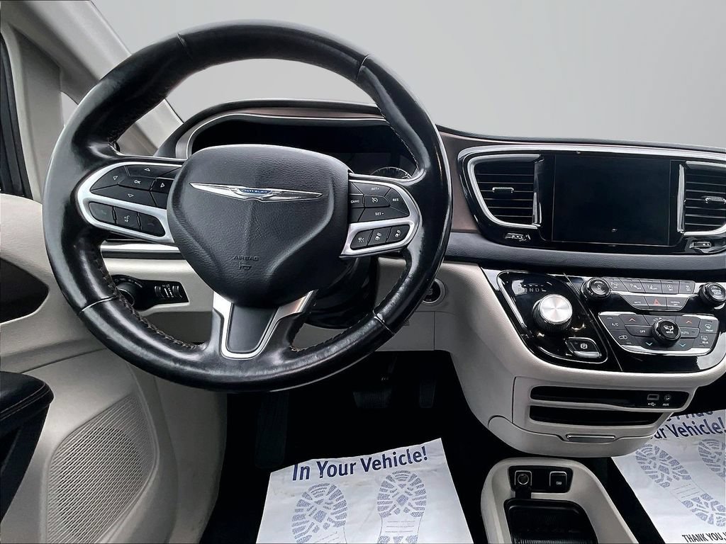 Used 2019 Chrysler Pacifica Touring-L w/ Advanced Safetytec Group FWD image 5