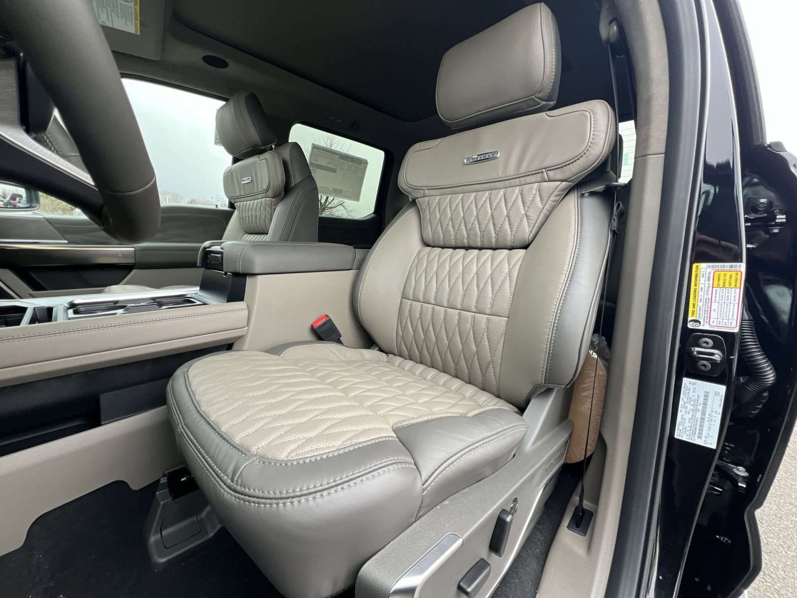 New 2026 Ford F450 Platinum w/ Platinum Plus Package image 13