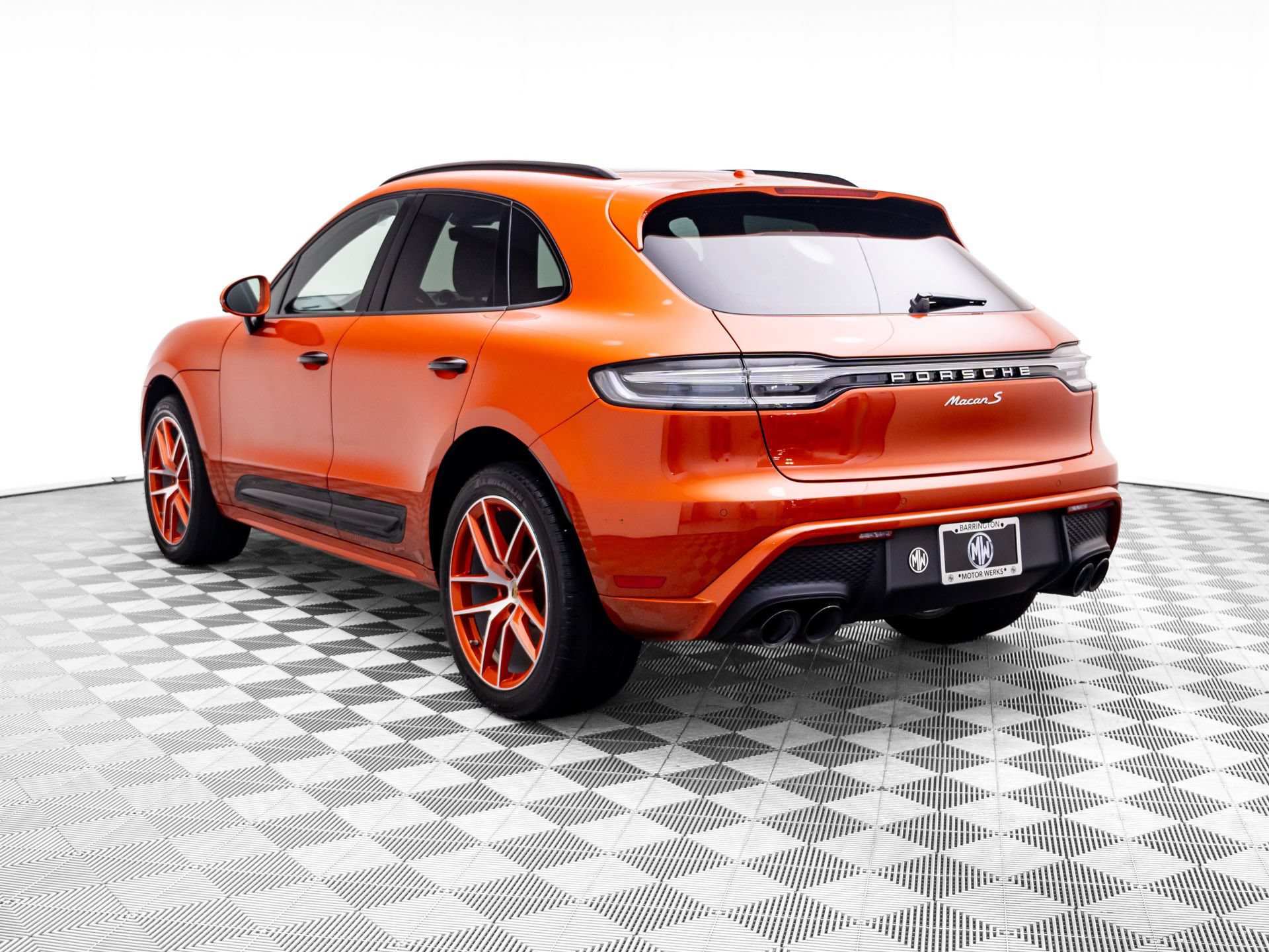Certified 2023 Porsche Macan S AWD/4WD image 3