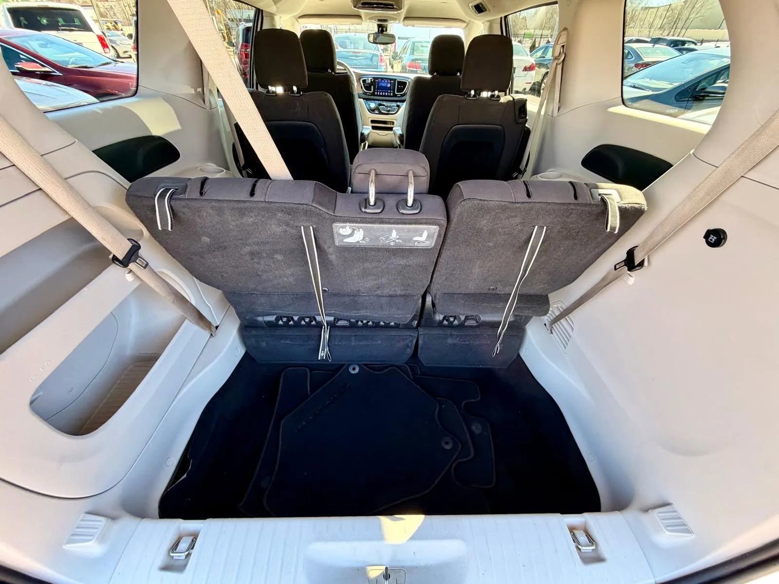 Used 2017 Chrysler Pacifica Touring w/ Tire & Wheel Group image 8