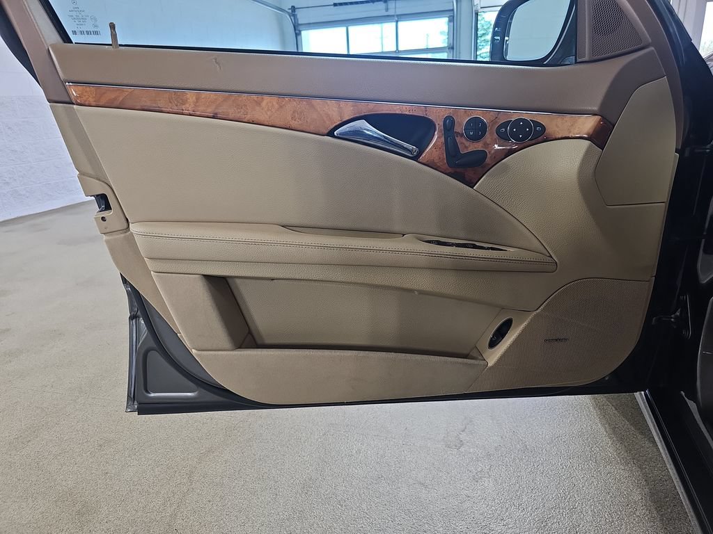 Used 2008 Mercedes-Benz E 350 4MATIC Sedan image 29