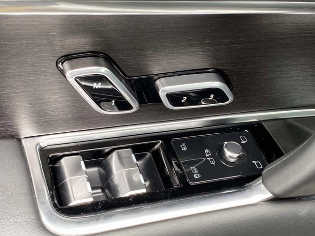 Used 2025 Land Rover Range Rover SE image 27